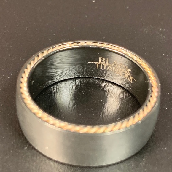 Brushed black titanium and copper ring - Picture 2 of 3